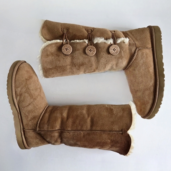 UGG Australia Classic Tall Bailey Button Boots, Cozy Shearling & Suede, Size 10 - Picture 10 of 16